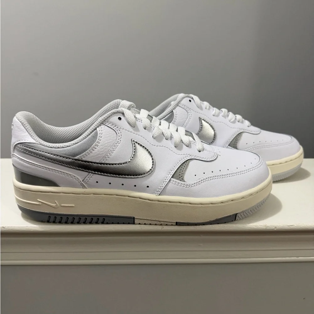 NIKE Gamma Force Sneakers - Women’s White Platform Shoes - Size 8.5 & 9
